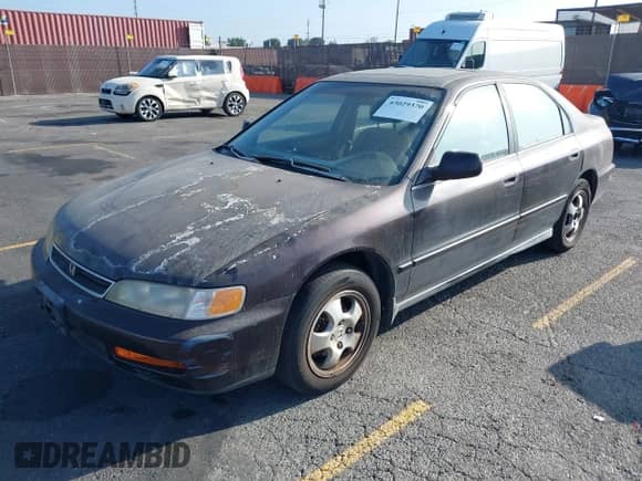 1997 Honda Accord Special Edition with VIN 1HGCD5602VA139104, listed as a IAAI auction lot 43029370 with 274,078 mi miles and . Bid and sale history available at DreamBid. Image 2.