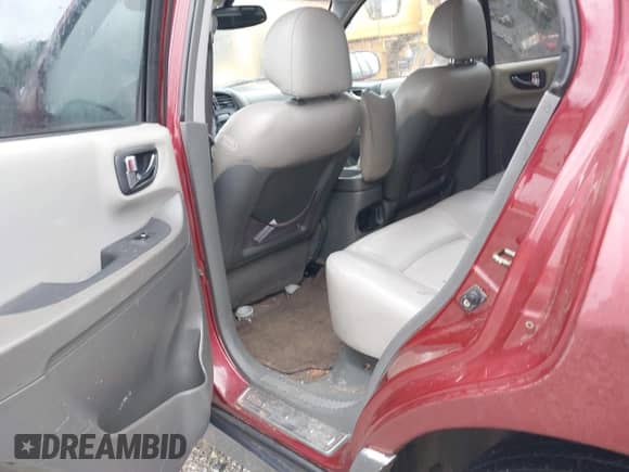 2005 Hyundai Santa Fe GLS с VIN KM8SC13E35U995639, выставлен на аукционе IAAI как лот 42363813 с пробегом 284 951 миль миль и . История ставок и продаж доступна на DreamBid. Изображение 8.