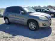 2011 Volkswagen Tiguan SE z VIN WVGAV7AX5BW535864, wystawiony jako Copart lot #49788565 z przebiegiem 175 298 mil mil oraz Czysty tytuł • Clean title. Historia ofert i sprzedaży dostępna na DreamBid. Obrazek 4.