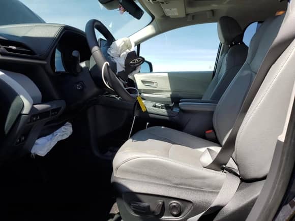 2023 Toyota Sienna Limited с VIN 5TDZRKECXPS169624, выставлен на аукционе Copart как лот 48542525 с пробегом 31 310 миль миль и Списание • Salvage title. История ставок и продаж доступна на DreamBid. Изображение 7.