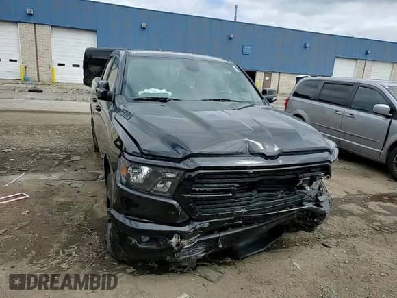 2021 Ram 1500 Big Horn z VIN 1C6SRFBT0MN822998, wystawiony jako Copart lot #69282425 z przebiegiem 76 814 mil mil oraz Szkoda całkowita • Salvage title. Historia ofert i sprzedaży dostępna na DreamBid. Obrazek 13.