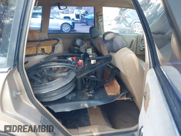 1986 Chevrolet Celebrity с VIN 1G1AW35W9G6180693, выставлен на аукционе IAAI как лот 43376805 с пробегом 156 348 миль миль и . История ставок и продаж доступна на DreamBid. Изображение 8.