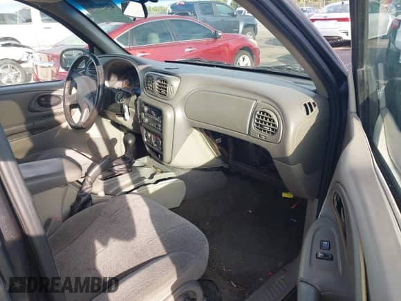 2003 Chevrolet TrailBlazer LS с VIN 1GNDS13S132323648, выставлен на аукционе IAAI как лот 43102203 с пробегом 236 814 миль миль и . История ставок и продаж доступна на DreamBid. Изображение 5.