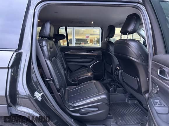 2022 Jeep Grand Cherokee Limited with VIN 1C4RJKBGXN8557341, listed as a Copart auction lot 90927965 with 233,936 mi miles and Clean title. Bid and sale history available at DreamBid. Image 6.