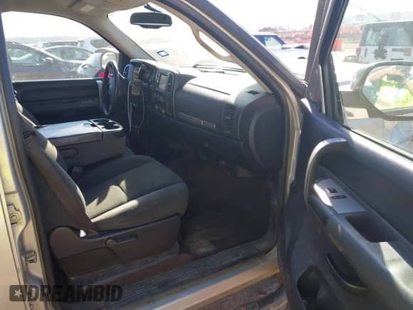 2008 GMC Sierra 1500 SLE1 z VIN 3GTEC13JX8G260212, wystawiony jako IAAI lot #41641592 z przebiegiem 186 365 mil mil oraz . Historia ofert i sprzedaży dostępna na DreamBid. Obrazek 5.