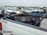 2017 Chevrolet Silverado 2500HD Work Truck z VIN 1GC1KUEY3HF224084, wystawiony jako Copart lot #71694455 z przebiegiem 132 441 mil mil oraz Nie do naprawy • Non repairable. Historia ofert i sprzedaży dostępna na DreamBid. Obrazek 12.