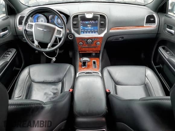 2014 Chrysler 300 z VIN 2C3CCARG2EH276603, wystawiony jako Copart lot #85109795 z przebiegiem 175 225 mil mil oraz Szkoda całkowita • Salvage title. Historia ofert i sprzedaży dostępna na DreamBid. Obrazek 8.