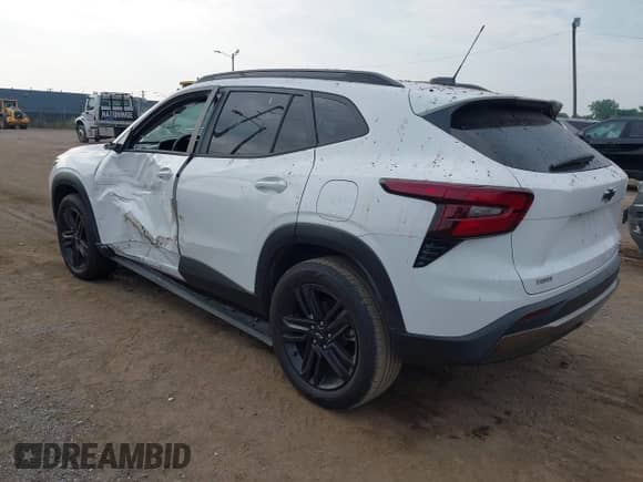 2024 Chevrolet Trax ACTIV z VIN KL77LKE23RC091995, wystawiony jako IAAI lot #42918199 z przebiegiem 24 328 mil mil oraz . Historia ofert i sprzedaży dostępna na DreamBid. Obrazek 3.