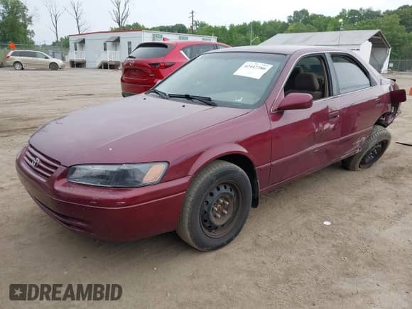 1997 Toyota Camry LE z VIN 4T1BF22K8VU005878, wystawiony jako IAAI lot #42447380 z przebiegiem 180 256 mil mil oraz . Historia ofert i sprzedaży dostępna na DreamBid. Obrazek 17.