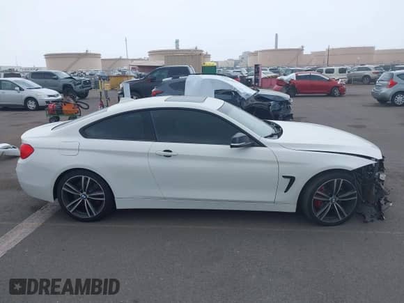 2014 BMW 4 Series 435i xDrive z VIN WBA3R5C59EK186119, wystawiony jako IAAI lot #41968020 z przebiegiem 97 187 mil mil oraz . Historia ofert i sprzedaży dostępna na DreamBid. Obrazek 14.