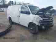 2005 Chevrolet Astro Cargo z VIN 1GCDM19XX5B131640, wystawiony jako IAAI lot #41722710 z przebiegiem 318 815 mil mil oraz . Historia ofert i sprzedaży dostępna na DreamBid. Obrazek 1.