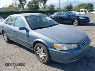 2000 Toyota Camry CE z VIN JT2BG22K8Y0531501, wystawiony jako IAAI lot #43131269 z przebiegiem 178 351 mil mil oraz . Historia ofert i sprzedaży dostępna na DreamBid. Obrazek 1.