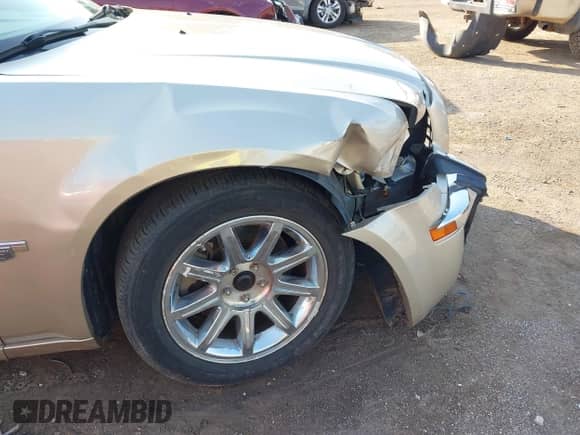 2006 Chrysler 300 C with VIN 2C3KA63H36H246141, listed as a IAAI auction lot 42797395 with 54,430 mi miles and . Bid and sale history available at DreamBid. Image 18.