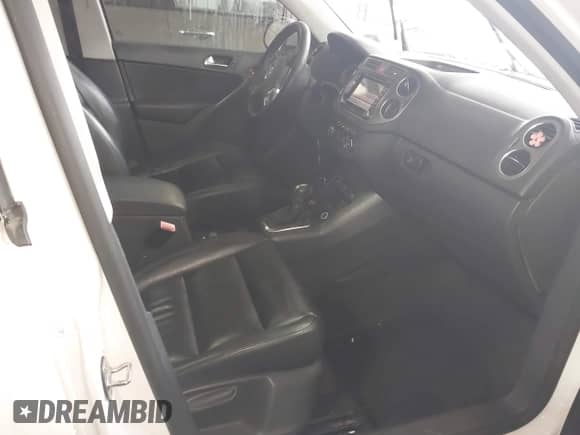 2011 Volkswagen Tiguan S с VIN WVGAV7AX4BW550453, выставлен на аукционе IAAI как лот 41598664 с пробегом 73 281 миль миль и . История ставок и продаж доступна на DreamBid. Изображение 5.