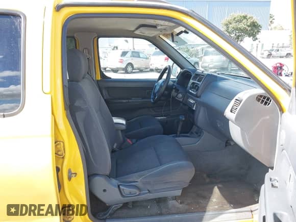 2001 Nissan Frontier SE z VIN 1N6ED27T11C311178, wystawiony jako IAAI lot #43320776 z przebiegiem 273 153 mil mil oraz . Historia ofert i sprzedaży dostępna na DreamBid. Obrazek 5.