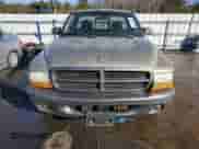 2002 Dodge Dakota z VIN 1B7FL16XX2S702359, wystawiony jako Copart lot #43026735 z przebiegiem 103 633 mil mil oraz Szkoda całkowita • Salvage title. Historia ofert i sprzedaży dostępna na DreamBid. Obrazek 5.