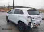 2023 Mitsubishi Outlander ES z VIN JA4ARUAU9PU014995, wystawiony jako IAAI lot #41550250 z przebiegiem 34 388 mil mil oraz . Historia ofert i sprzedaży dostępna na DreamBid. Obrazek 3.