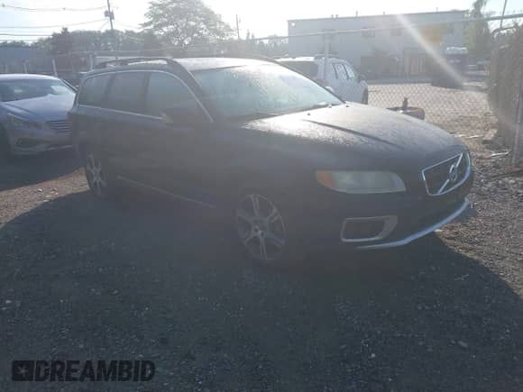 2012 Volvo XC70 T6 with VIN YV4902BZ0C1127969, listed as a IAAI auction lot 43218678 with 185,854 mi miles and . Bid and sale history available at DreamBid. Image 1.
