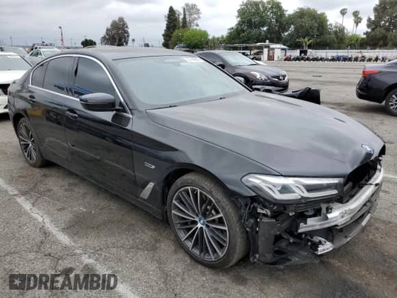 2023 BMW 5 Series 530e с VIN WBA13AG01PCM24624, выставлен на аукционе Copart как лот 55149855 с пробегом 26 022 миль миль и Списание • Salvage title. История ставок и продаж доступна на DreamBid. Изображение 4.