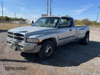 2001 Dodge 3500 z VIN 1B7MC33601J523525, wystawiony jako Copart lot #79228984 z przebiegiem 252 894 mil mil oraz Czysty tytuł • Clean title. Historia ofert i sprzedaży dostępna na DreamBid. Obrazek 2.