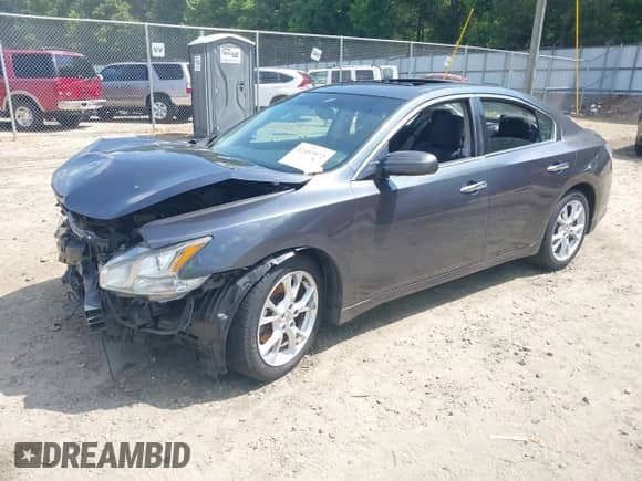 2013 Nissan Maxima SV z VIN 1N4AA5AP7DC805658, wystawiony jako IAAI lot #42453972 z przebiegiem 198 641 mil mil oraz . Historia ofert i sprzedaży dostępna na DreamBid. Obrazek 2.