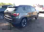 2018 Jeep Compass Trailhawk z VIN 3C4NJDDB8JT343455, wystawiony jako IAAI lot #42545545 z przebiegiem 90 515 mil mil oraz . Historia ofert i sprzedaży dostępna na DreamBid. Obrazek 4.