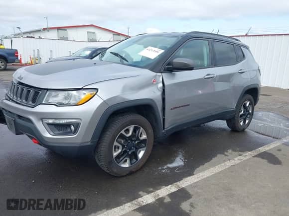 2018 Jeep Compass Trailhawk z VIN 3C4NJDDB7JT419375, wystawiony jako IAAI lot #43213951 z przebiegiem 60 692 mil mil oraz . Historia ofert i sprzedaży dostępna na DreamBid. Obrazek 2.