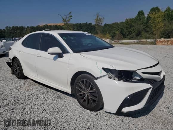 2021 Toyota Camry SE Nightshade z VIN 4T1G11AK8MU408838, wystawiony jako Copart lot #71665125 z przebiegiem 106 701 mil mil oraz Szkoda całkowita • Salvage title. Historia ofert i sprzedaży dostępna na DreamBid. Obrazek 4.