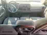 2012 Chevrolet Silverado 1500 LS z VIN 3GCPCREA9CG157053, wystawiony jako Copart lot #72037255 z przebiegiem 240 289 mil mil oraz Szkoda całkowita • Salvage title. Historia ofert i sprzedaży dostępna na DreamBid. Obrazek 8.