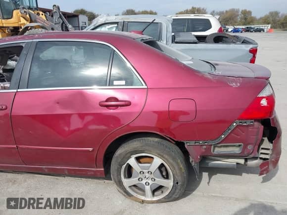 2006 Honda Accord with NAVI with VIN JHMCN36596C000975, listed as a IAAI auction lot 40968031 with 176,740 mi miles and . Bid and sale history available at DreamBid. Image 14.