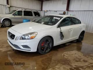 2013 Volvo S60 T6 R-Design Platinum с VIN YV1902FH4D2180281, выставлен на аукционе Copart как лот 59497405 с пробегом 128 083 миль миль и Списание • Salvage title. История ставок и продаж доступна на DreamBid. Изображение 1.
