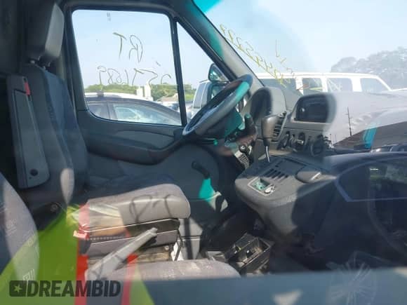 2006 Dodge Sprinter with VIN WD0PD644165922993, listed as a IAAI auction lot 42495277 with Not provided miles and . Bid and sale history available at DreamBid. Image 5.