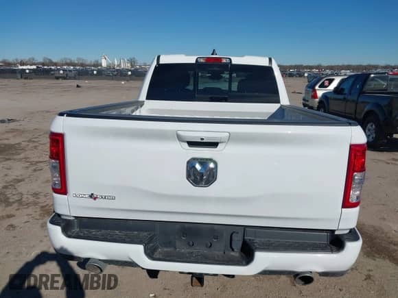 2022 Ram 1500 Big Horn z VIN 1C6RREBT7NN452563, wystawiony jako IAAI lot #41297916 z przebiegiem 27 231 mil mil oraz . Historia ofert i sprzedaży dostępna na DreamBid. Obrazek 16.