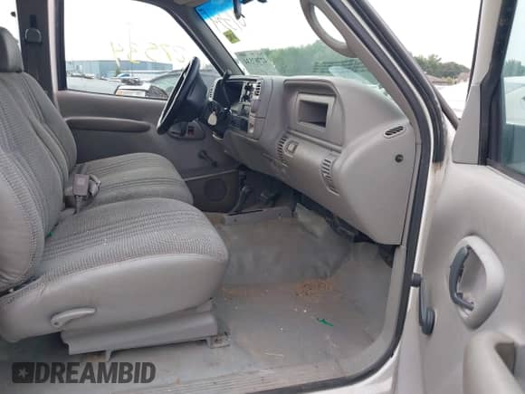 1999 Chevrolet Silverado 2500 with VIN 1GCGK29R2XF020473, listed as a IAAI auction lot 42787534 with 121,205 mi miles and . Bid and sale history available at DreamBid. Image 5.