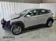 2022 Hyundai Kona SE z VIN KM8K2CAB1NU792305, wystawiony jako Copart lot #48999245 z przebiegiem 57 554 mil mil oraz Czysty tytuł • Clean title. Historia ofert i sprzedaży dostępna na DreamBid. Obrazek 1.