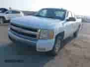 2007 Chevrolet Silverado 1500 1LT z VIN 1GCEC19J87Z522900, wystawiony jako IAAI lot #42629468 z przebiegiem 218 946 mil mil oraz . Historia ofert i sprzedaży dostępna na DreamBid. Obrazek 2.