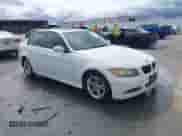 2008 BMW 3 Series 328xi z VIN WBAVC73558KP36846, wystawiony jako IAAI lot #42074983 z przebiegiem 158 499 mil mil oraz . Historia ofert i sprzedaży dostępna na DreamBid. Obrazek 1.