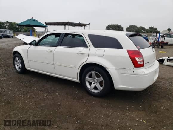 2007 Dodge Magnum with VIN 2D4FV47V57H623322, listed as a Copart auction lot 73356244 with 200,976 mi miles and Salvage title. Bid and sale history available at DreamBid. Image 2.