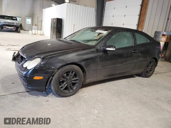 2002 Mercedes-Benz C 230/260/280/320 with VIN WDBRN47J42A341699, listed as a Copart auction lot 82357625 with 110,886 mi miles and Salvage title. Bid and sale history available at DreamBid. Image 1.