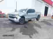 2022 Chevrolet Silverado 1500 RST z VIN 1GCUDEET8NZ571342, wystawiony jako IAAI lot #42146604 z przebiegiem 90 957 mil mil oraz . Historia ofert i sprzedaży dostępna na DreamBid. Obrazek 18.