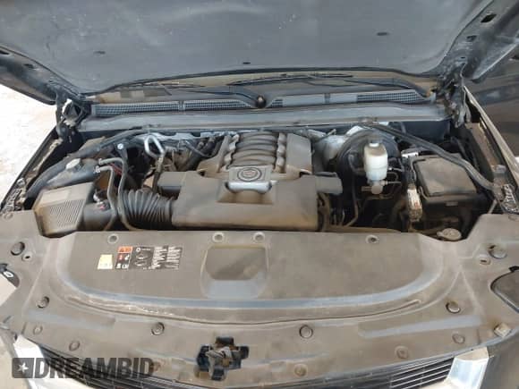 2015 Cadillac Escalade Luxury z VIN 1GYS4BKJXFR170797, wystawiony jako IAAI lot #43212036 z przebiegiem 211 481 mil mil oraz . Historia ofert i sprzedaży dostępna na DreamBid. Obrazek 10.