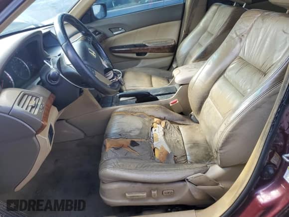 2009 Honda Accord EX-L z VIN 1HGCP368X9A032633, wystawiony jako Copart lot #82606445 z przebiegiem 145 821 mil mil oraz Czysty tytuł • Clean title. Historia ofert i sprzedaży dostępna na DreamBid. Obrazek 7.