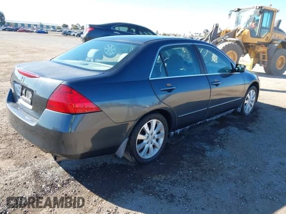 2006 Honda Accord LX с VIN 1HGCM66386A018885, выставлен на аукционе IAAI как лот 43363930 с пробегом 163 401 миль миль и . История ставок и продаж доступна на DreamBid. Изображение 4.