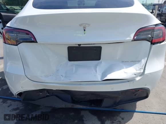 2022 Tesla Model Y Long Range z VIN 7SAYGDEE0NF451306, wystawiony jako IAAI lot #43253038 z przebiegiem 49 961 mil mil oraz . Historia ofert i sprzedaży dostępna na DreamBid. Obrazek 6.