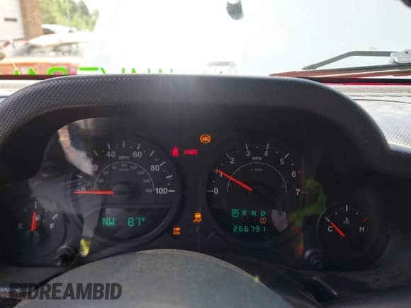 2008 Jeep Wrangler Unlimited X с VIN 1J4GB39178L625537, выставлен на аукционе IAAI как лот 42302408 с пробегом 266 791 миль миль и . История ставок и продаж доступна на DreamBid. Изображение 7.