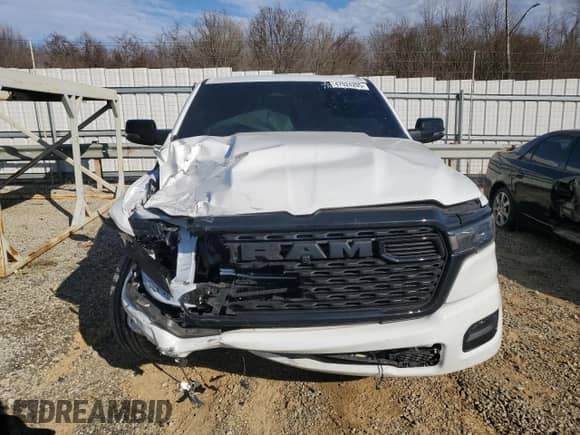 2025 Ram 1500 Big Horn z VIN 1C6RREFG4SN586522, wystawiony jako Copart lot #47024205 z przebiegiem 10 108 mil mil oraz Szkoda całkowita • Salvage title. Historia ofert i sprzedaży dostępna na DreamBid. Obrazek 5.