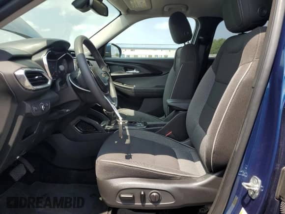 2021 Chevrolet TrailBlazer LT with VIN KL79MPS23MB084227, listed as a Copart auction lot 66382745 with 98,564 mi miles and Salvage title. Bid and sale history available at DreamBid. Image 7.