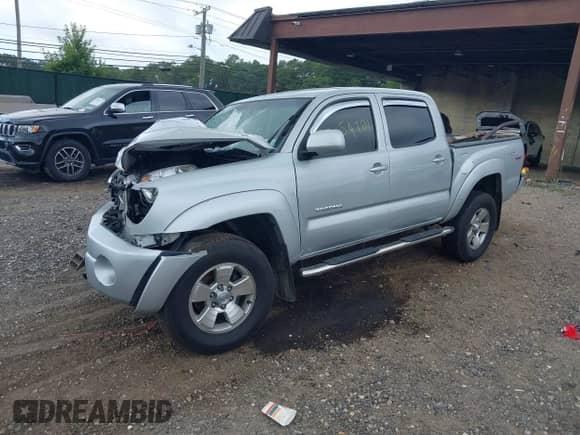 2005 Toyota Tacoma с VIN 5TELU42N55Z080081, выставлен на аукционе IAAI как лот 43054721 с пробегом 430 865 миль миль и . История ставок и продаж доступна на DreamBid. Изображение 16.