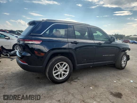 2024 Jeep Grand Cherokee Laredo X z VIN 1C4RJGAGXRC709118, wystawiony jako Copart lot #82159175 z przebiegiem 32 308 mil mil oraz Szkoda całkowita • Salvage title. Historia ofert i sprzedaży dostępna na DreamBid. Obrazek 3.