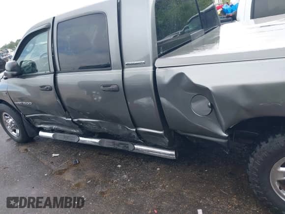 2007 Dodge 1500 SLT z VIN 3D7KR19D57G736423, wystawiony jako IAAI lot #42145607 z przebiegiem 298 274 mil mil oraz . Historia ofert i sprzedaży dostępna na DreamBid. Obrazek 14.